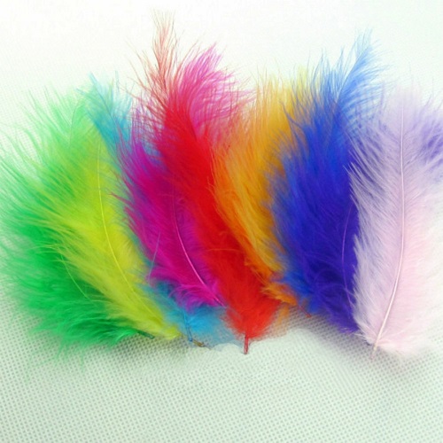 Перья декоративные Цветные 9см в ассортименте Перья декоративные Цветные 9см в ассортименте
